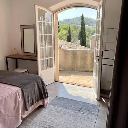 فيلة Need A Long Holiday Weekend Sea Sun Provence